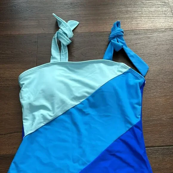 Color block NWOT Swimming Suit, full coverage, padded bra and high back. - Picture 2 of 8